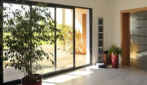 Porte-fenêtre, baie et fenêtre PVC et métal Tryba : lumineuses et résistantes !